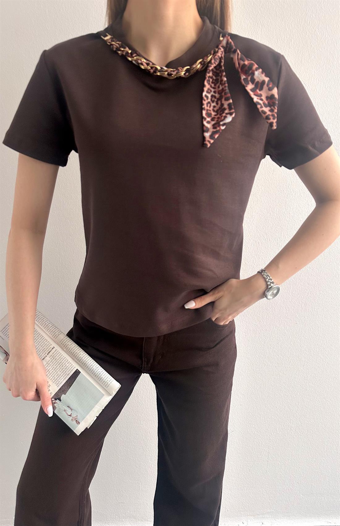 Kolyeli Tshırt KAHVERENGİ