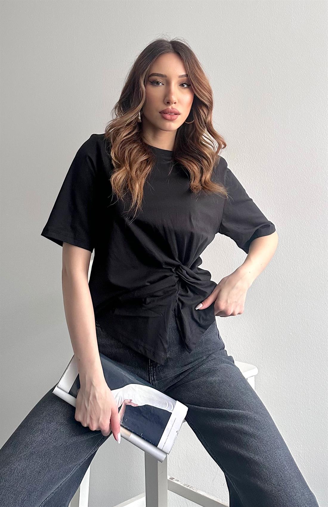 Omzu Vatkalı Yanı Düğümlü T-shirt SİYAH