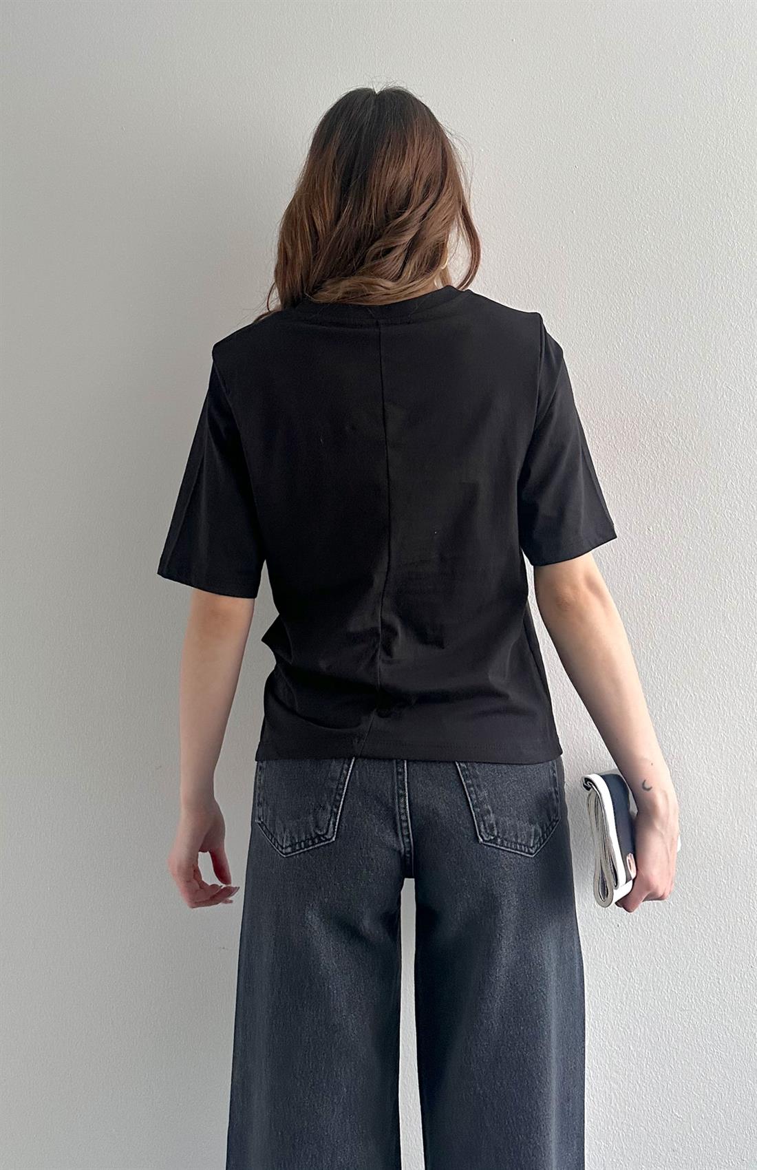 Omzu Vatkalı Yanı Düğümlü T-shirt SİYAH