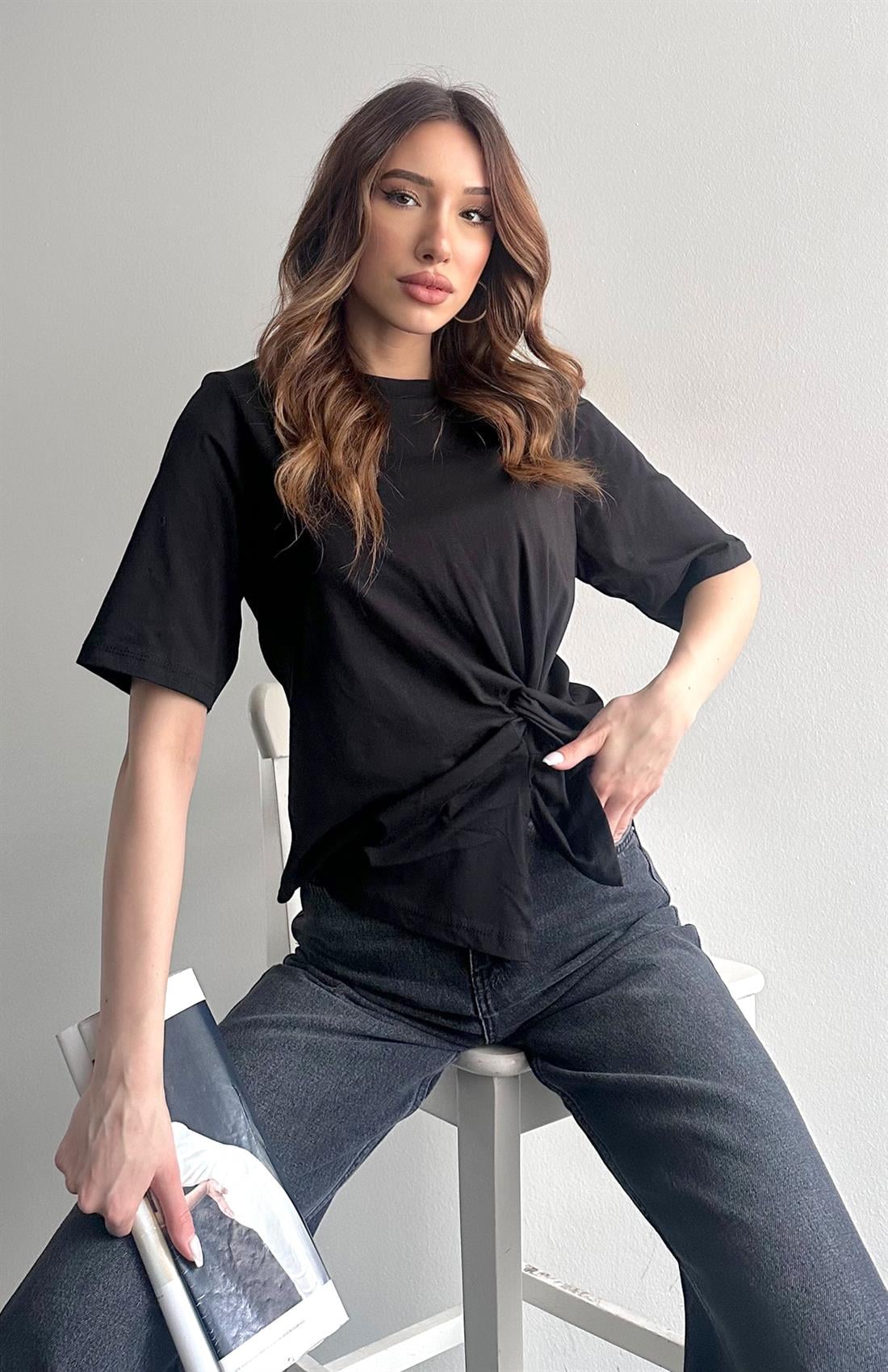 Omzu Vatkalı Yanı Düğümlü T-shirt SİYAH