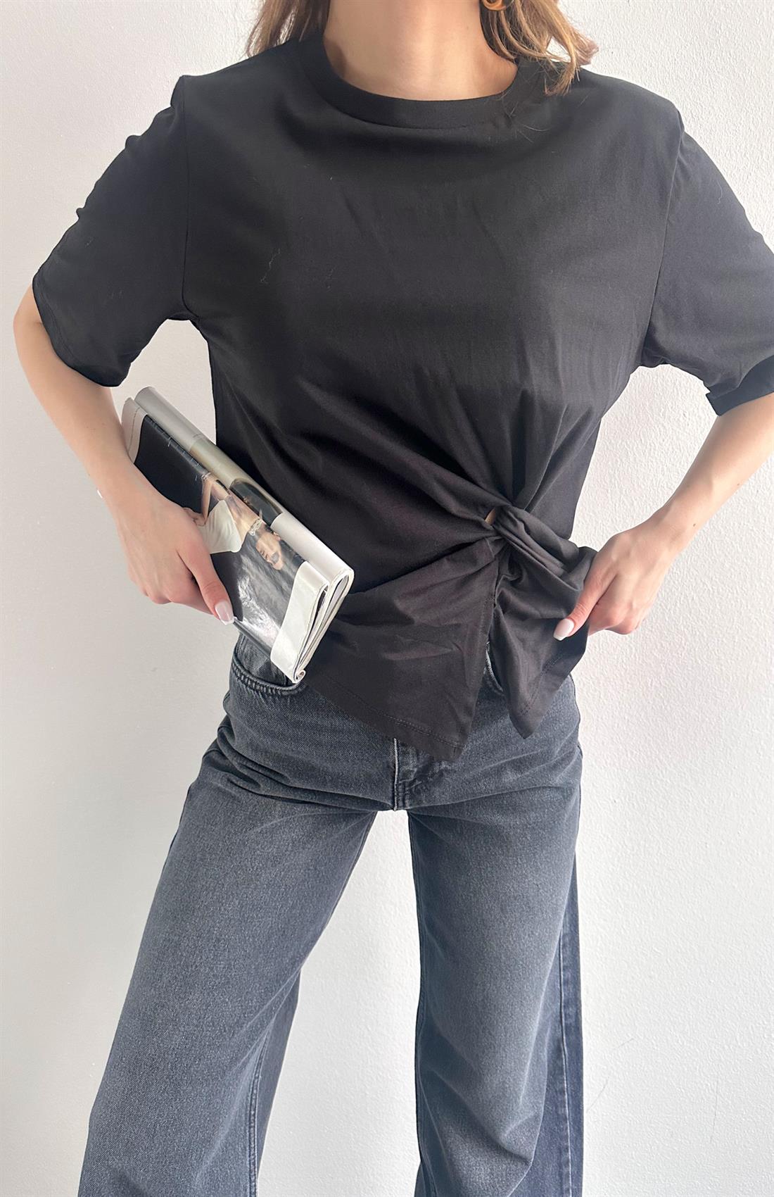 Omzu Vatkalı Yanı Düğümlü T-shirt SİYAH