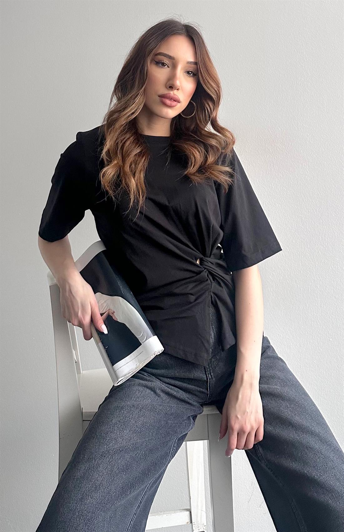 Omzu Vatkalı Yanı Düğümlü T-shirt SİYAH