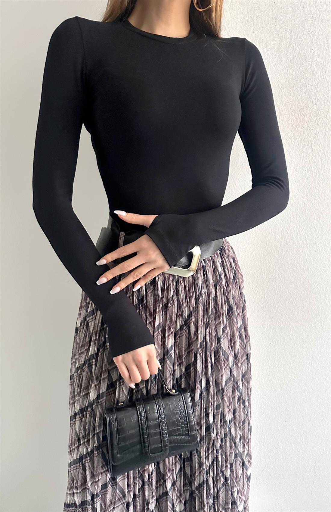 Parmak Geçirmeli Tshırt SİYAH