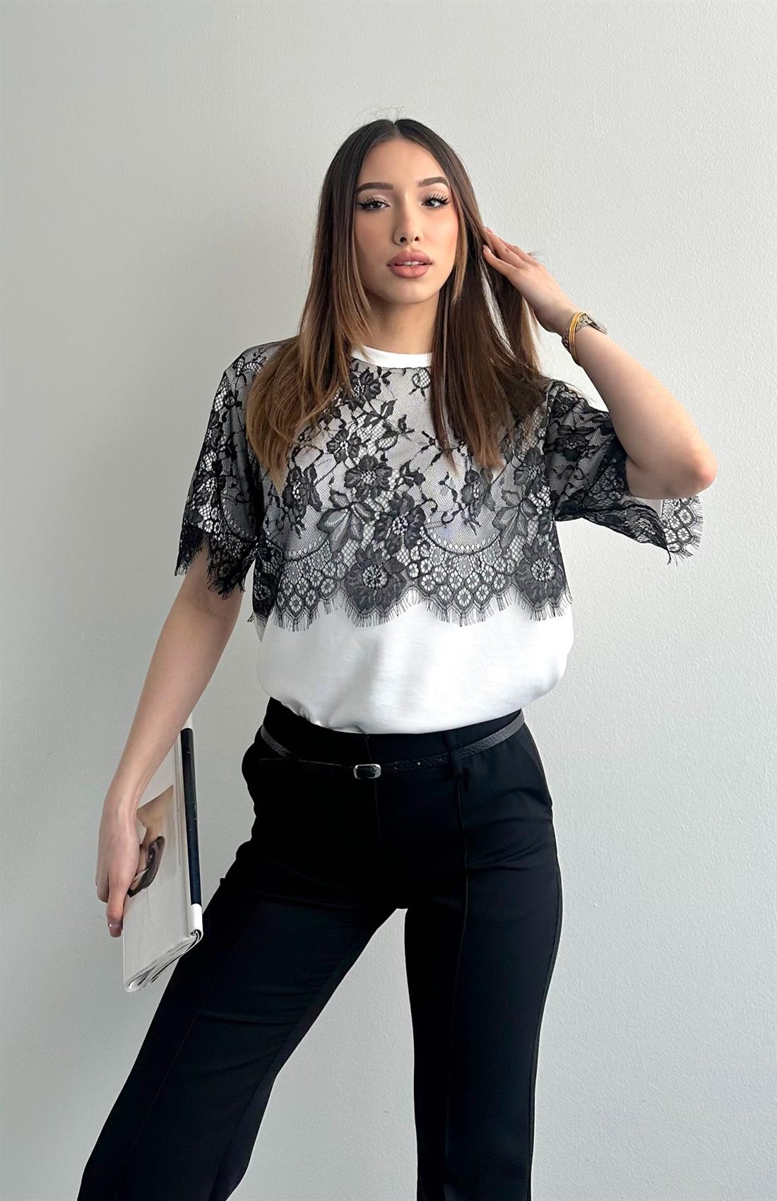 Üst Kısmı Dantelli Tshırt EKRU