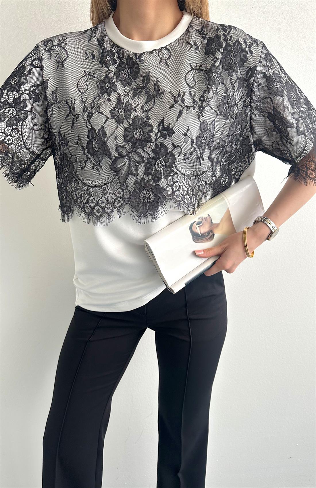 Üst Kısmı Dantelli Tshırt EKRU