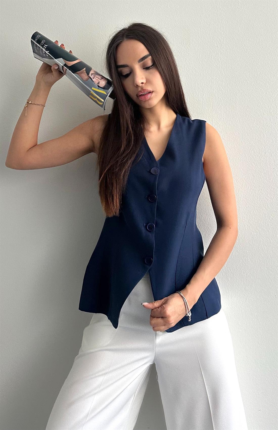 V Yaka Düğmeli Arka Yırtmaçlı Yelek LACİVERT