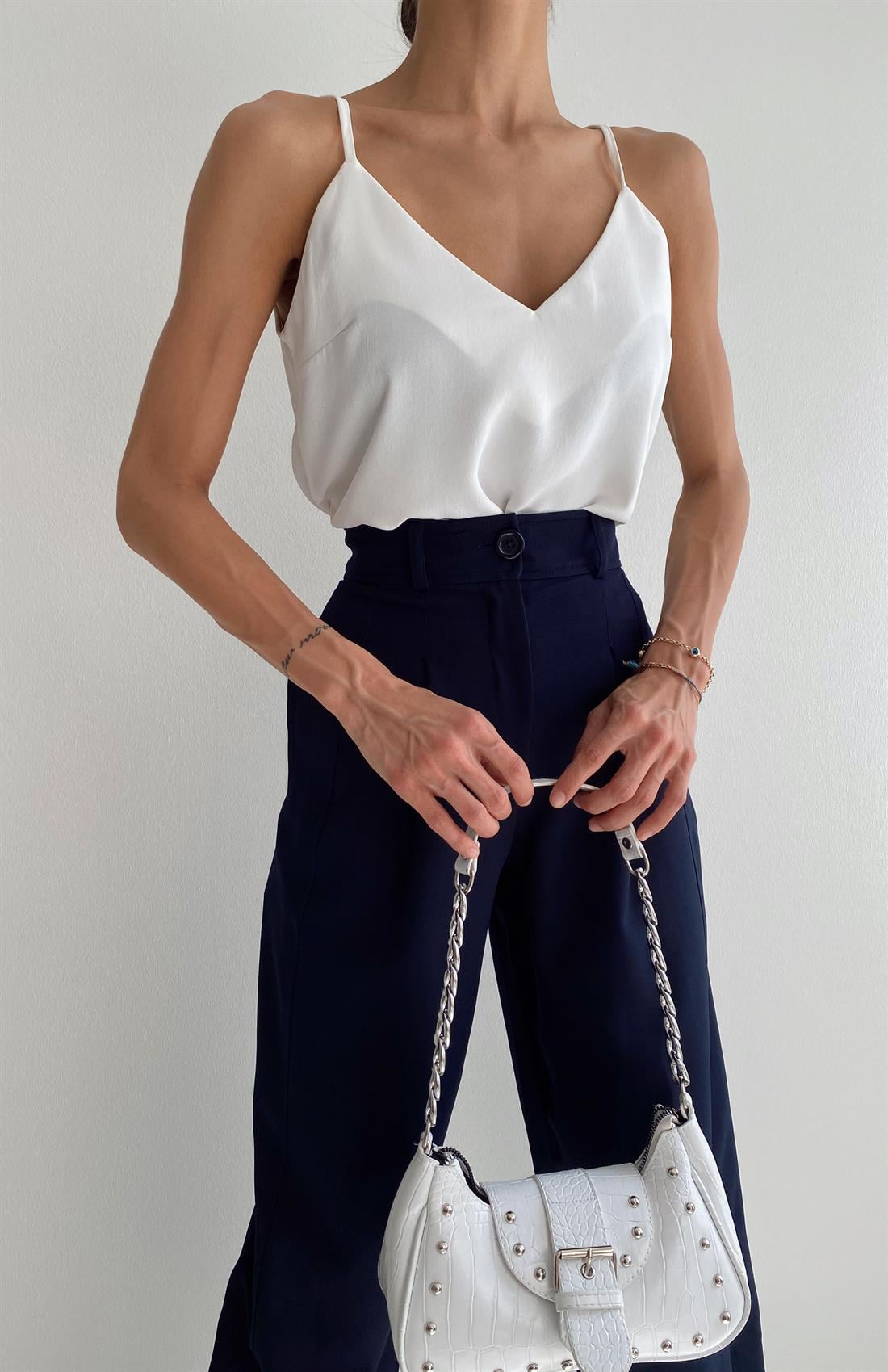 Askılı  V Yaka Atlet EKRU