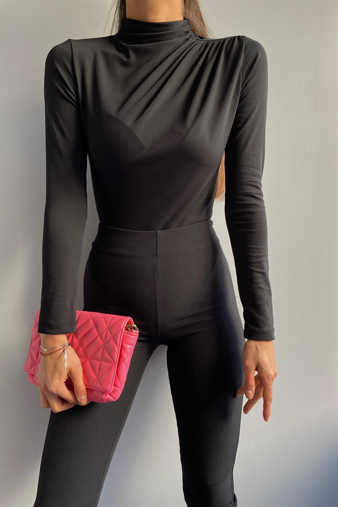 Büzgü Detaylı Bodysuit SİYAH