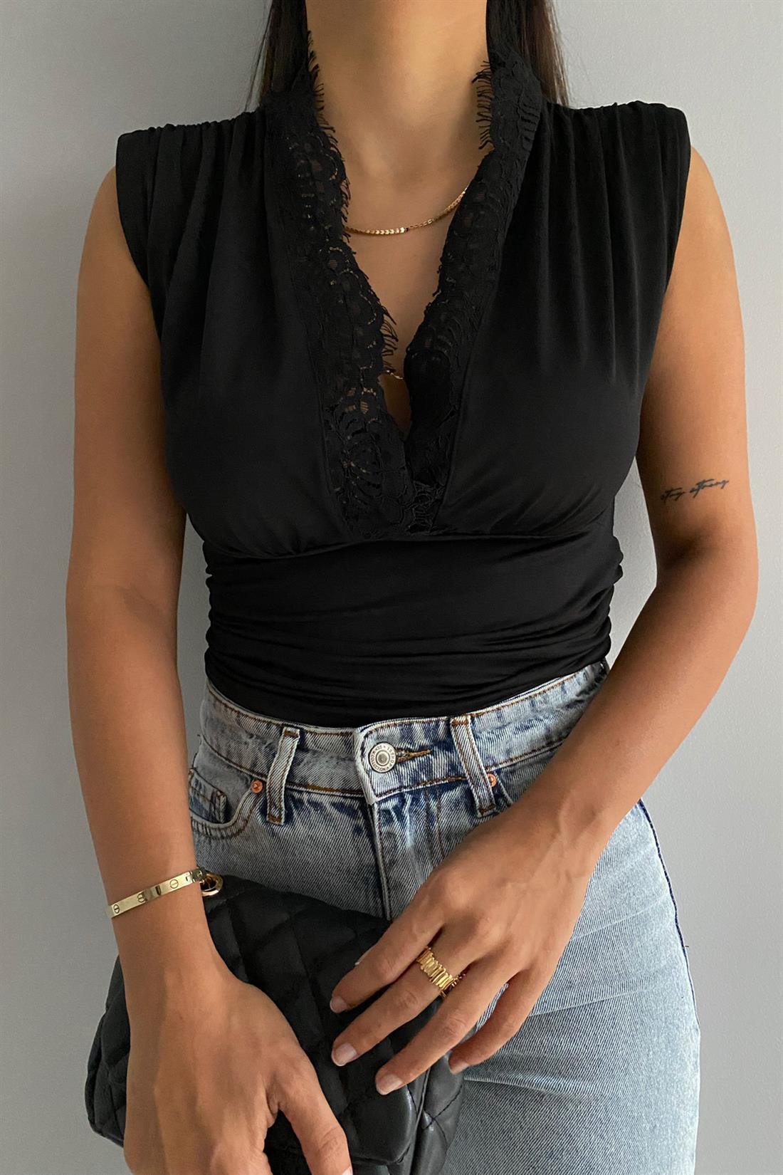 Dantelli Vatkalı Bodysuit SİYAH