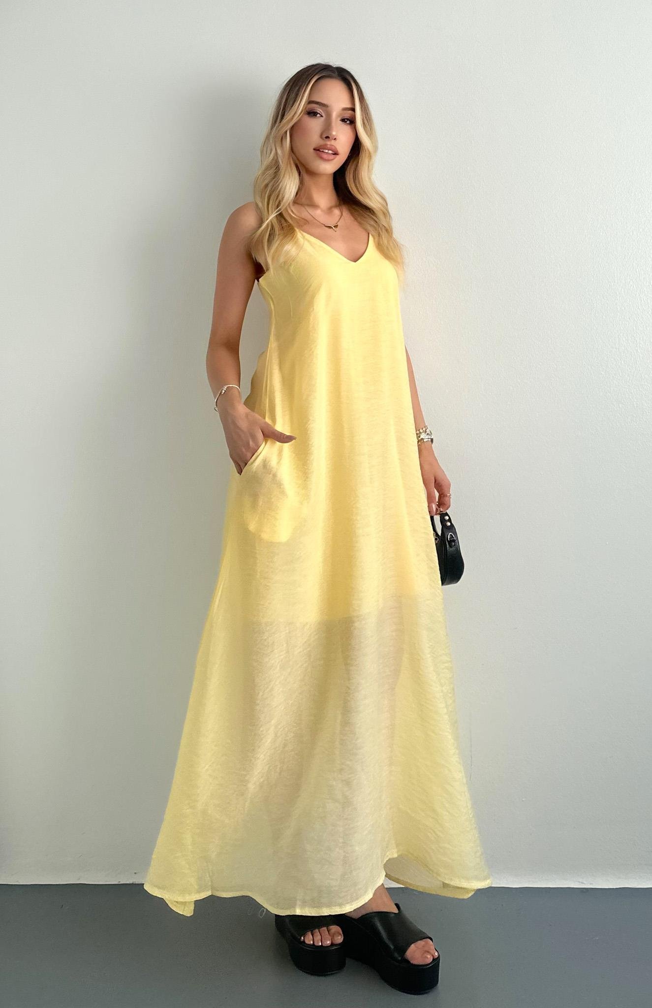 V Yaka Askılı Cepli Dökümlü Elbise SARI