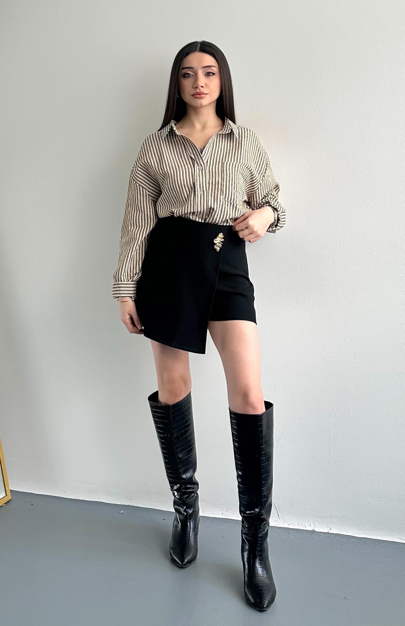 Aksesuar Detaylı Şort Etek SİYAH