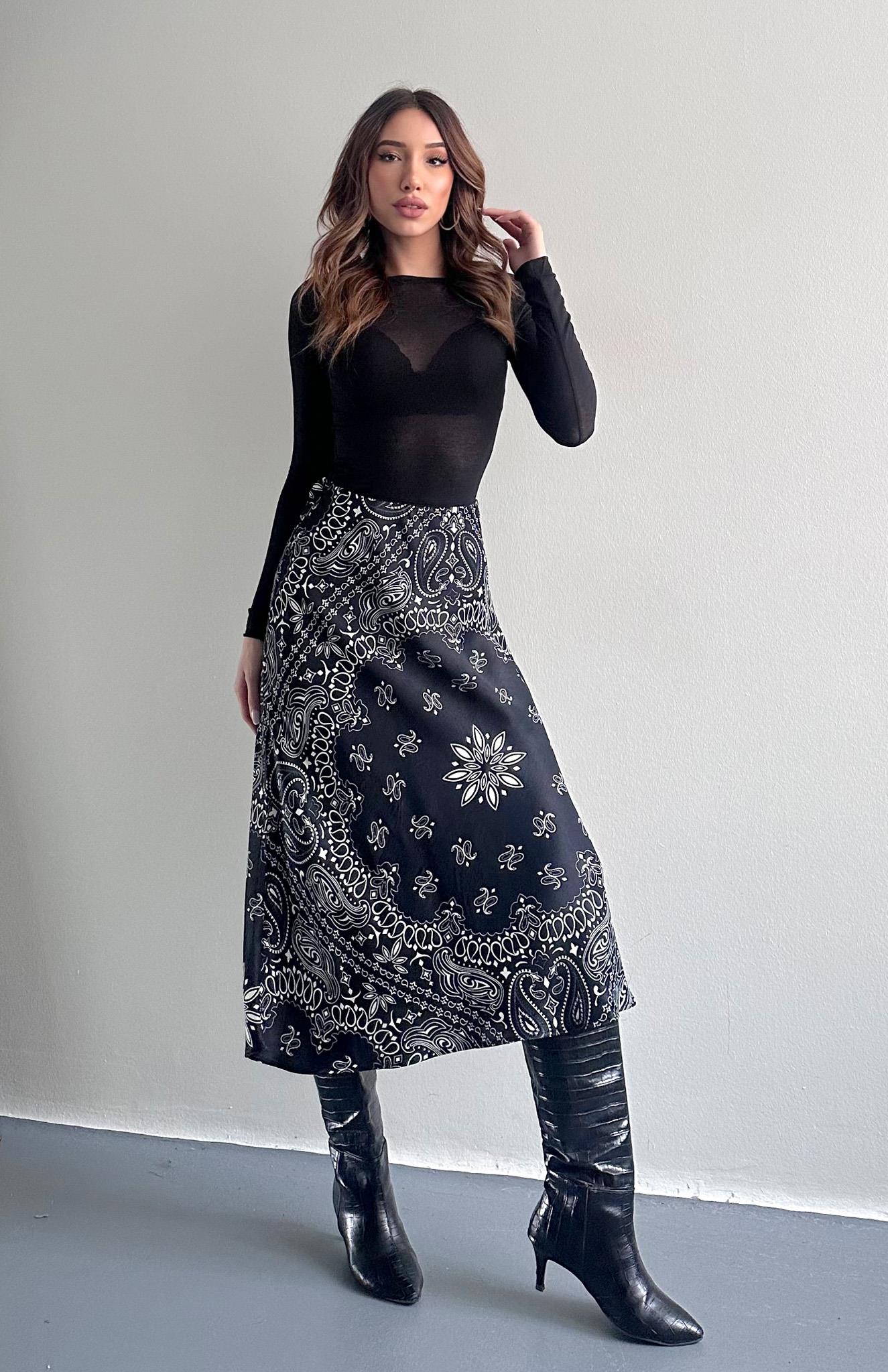 Şal Desen Saten Etek SİYAH