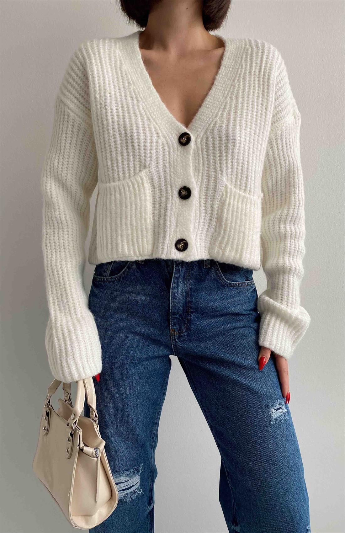 Üç Düğmeli Hırka EKRU