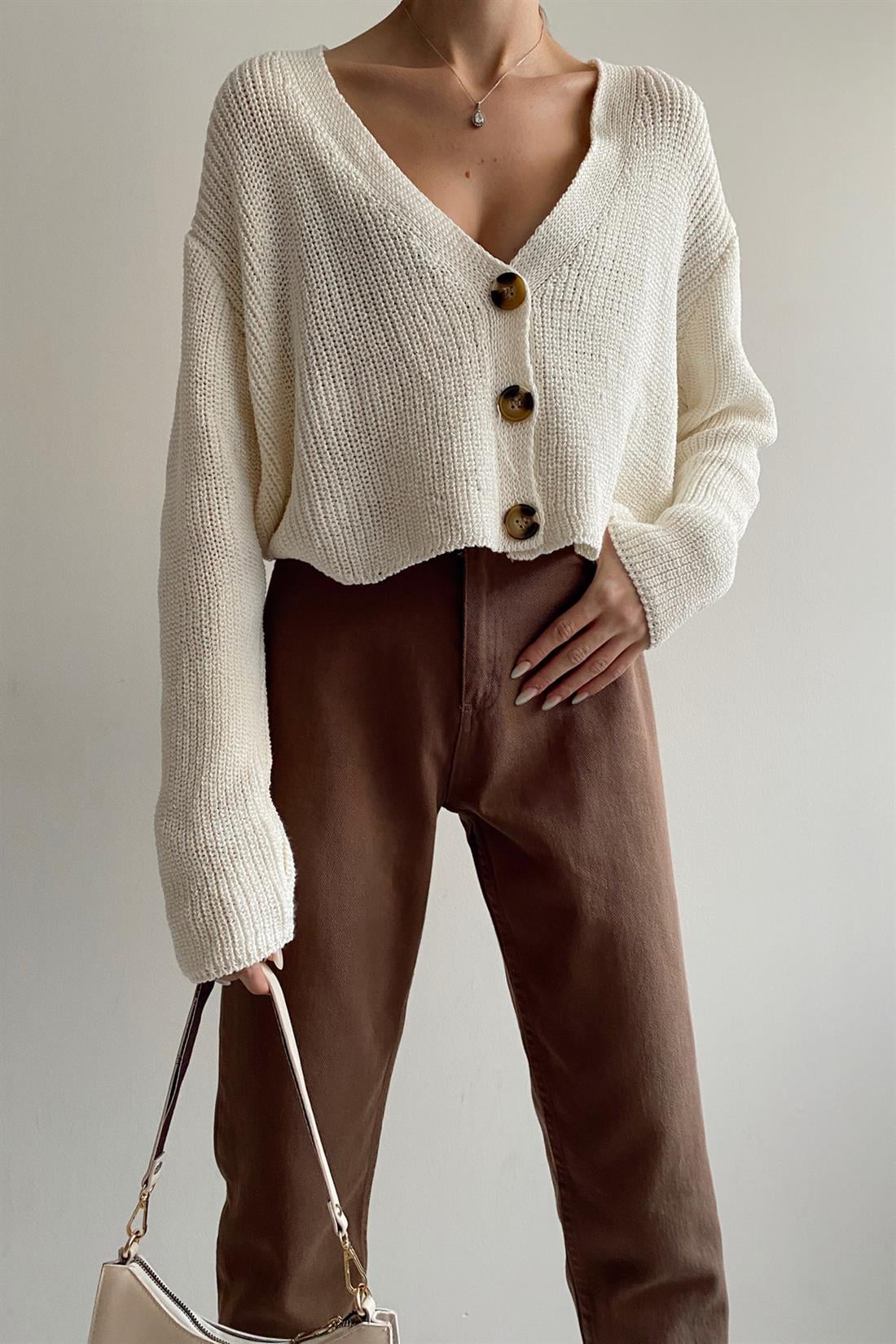 Üç Düğmeli Hırka EKRU