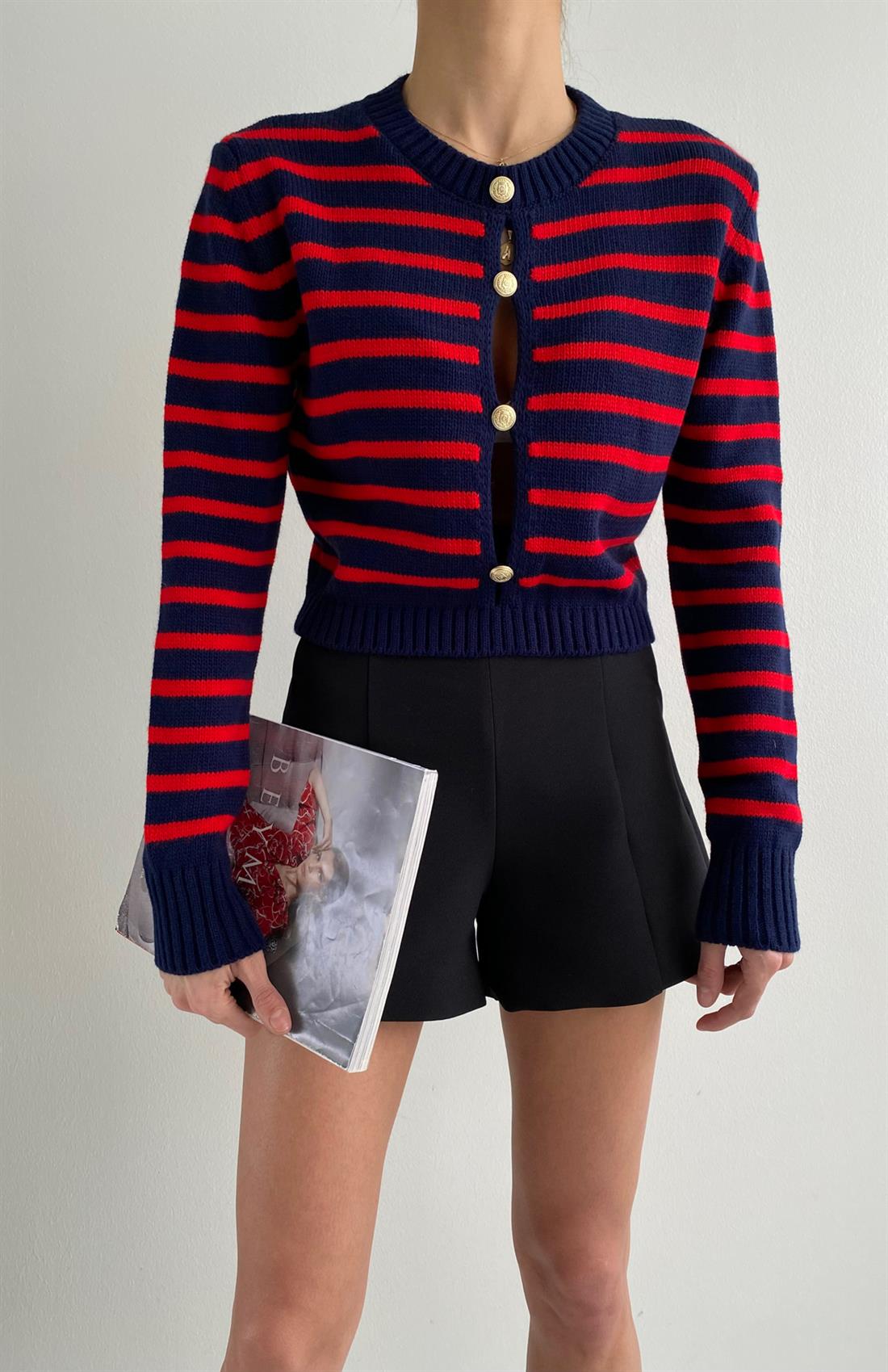 Sari Düğmeli Kazak KIRMIZI