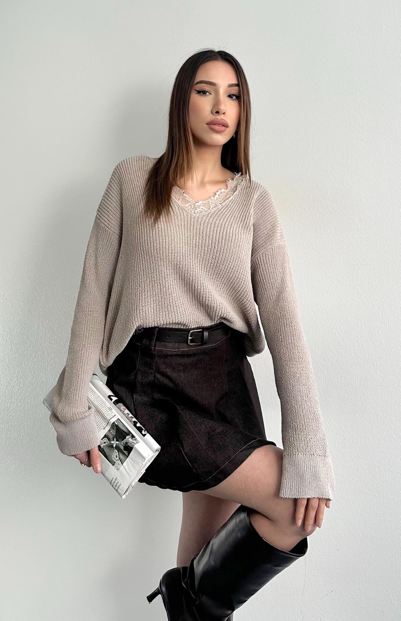 Yakadan Dantelli Atlet TAŞ