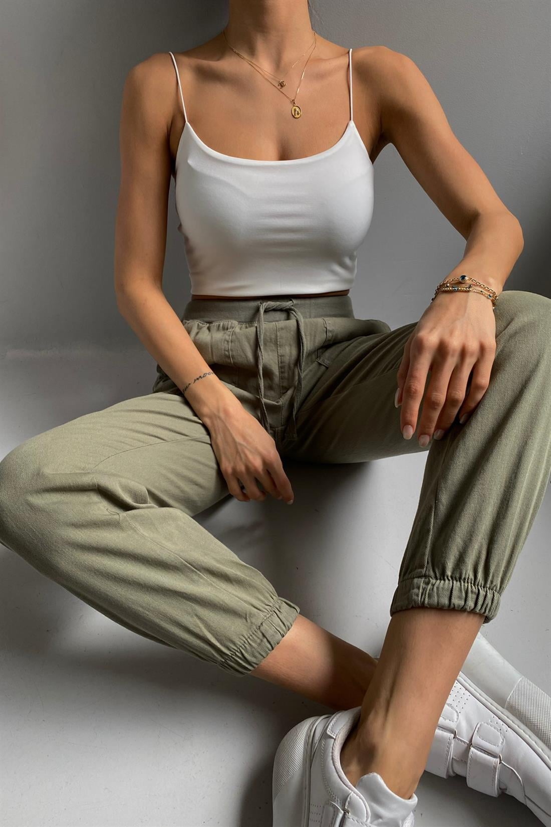 Beli Paçası Lastikli Gabardin Pantolon HAKİ