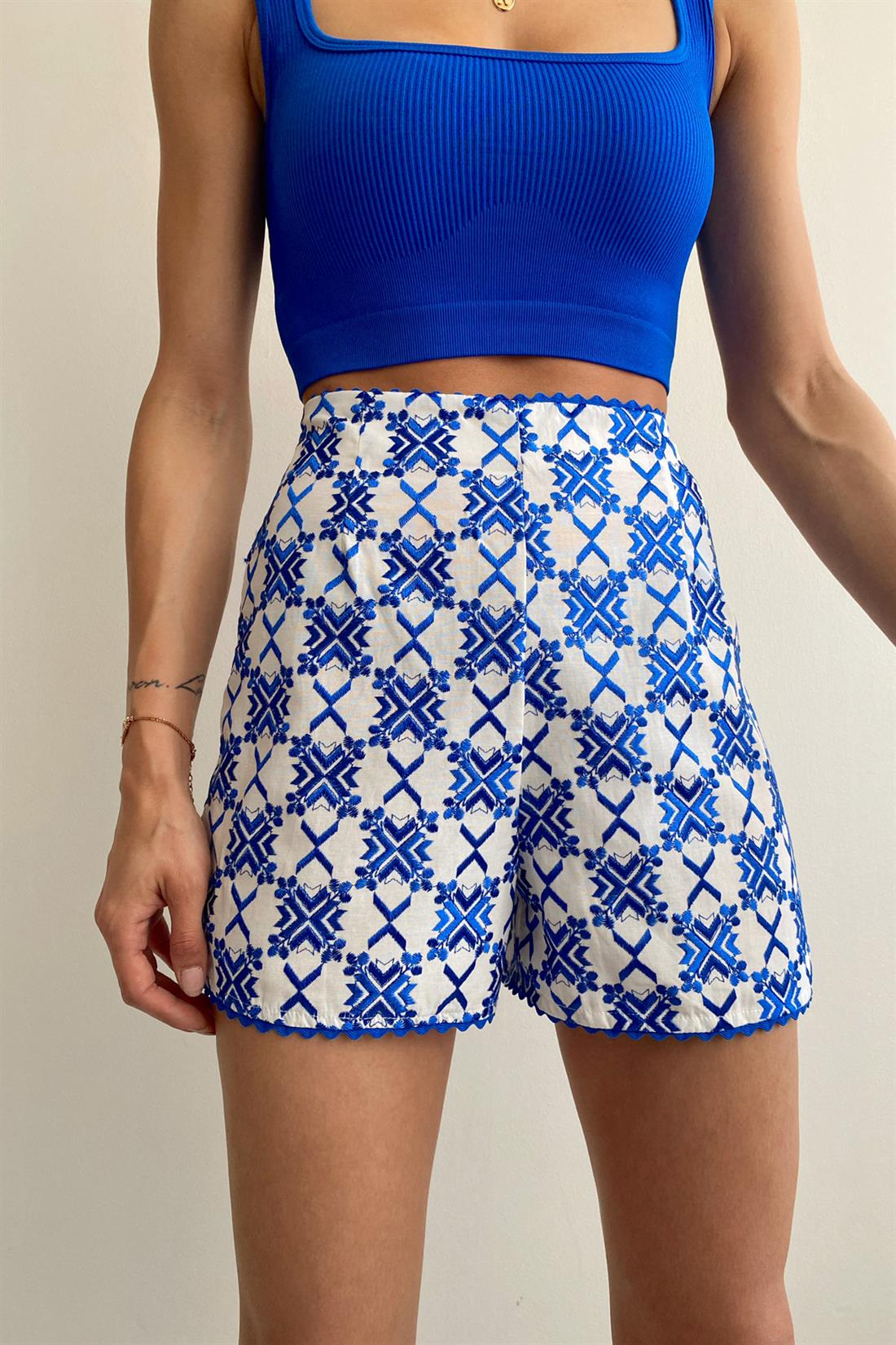 Nakiş İşlemeli Şort MAVİ