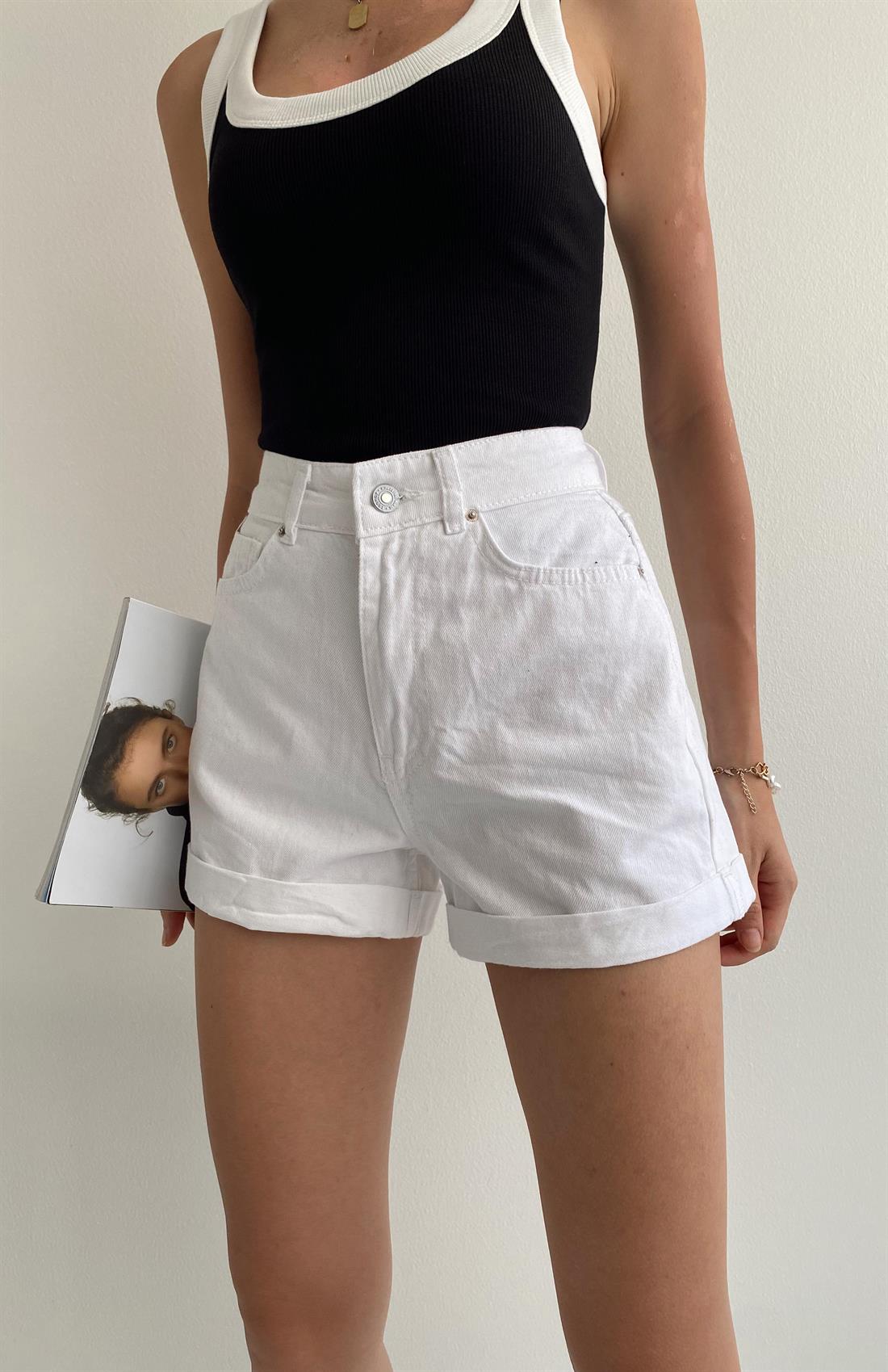 Sade Paça Katlamalı Şort BEYAZ