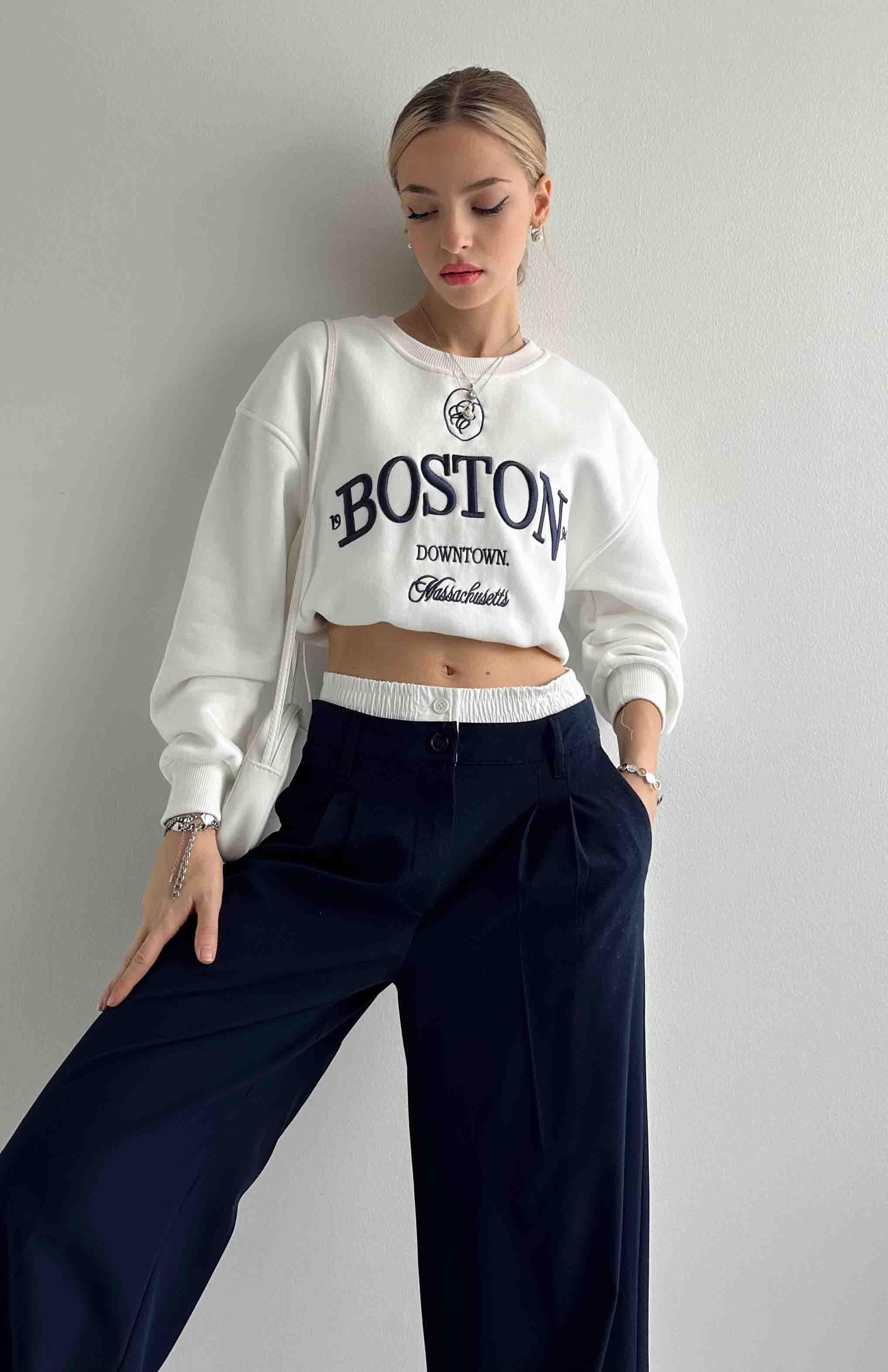 Boston Nakışlı Sweatshırt BEYAZ