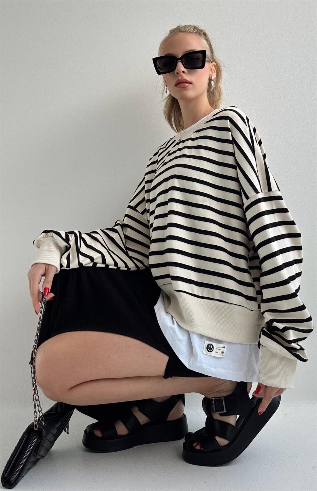 Çizgili Tshırt Detaylı Sweatshırt EKRU