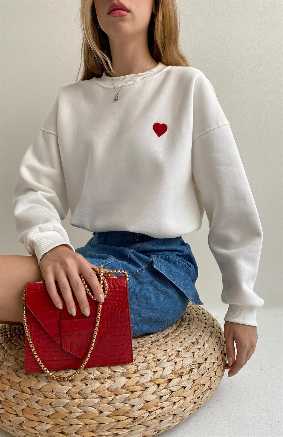Kalp Nakışlı Sweatshırt BEYAZ