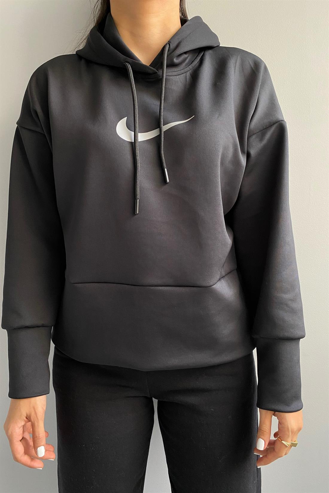 Nike Baskılı Kapüşonlu Sweatshırt SİYAH