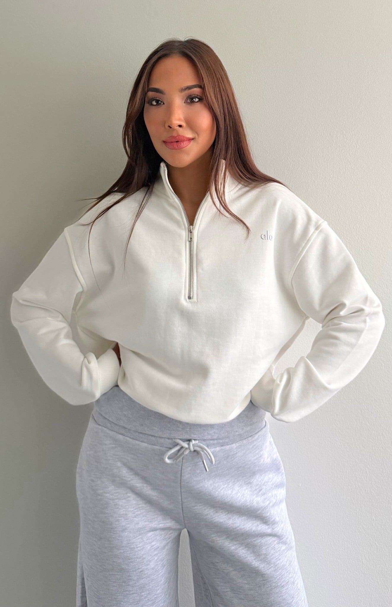 Önü Fermuarlı Marka Sweatshırt EKRU