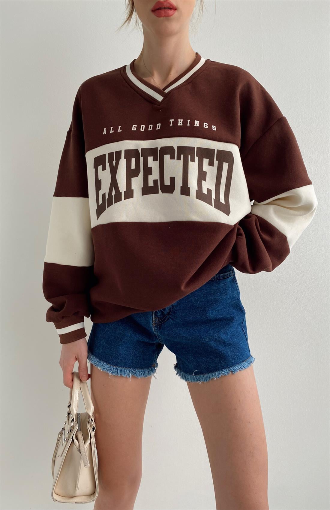 V Yaka Baskılı Sweatshırt KAHVERENGİ