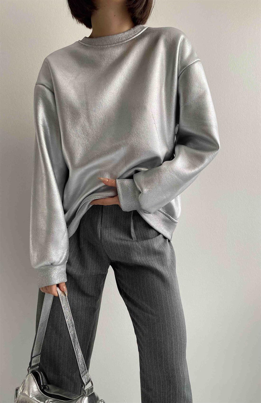 Varaklı Bisiklet Yaka Sweatshırt GÜMÜŞ