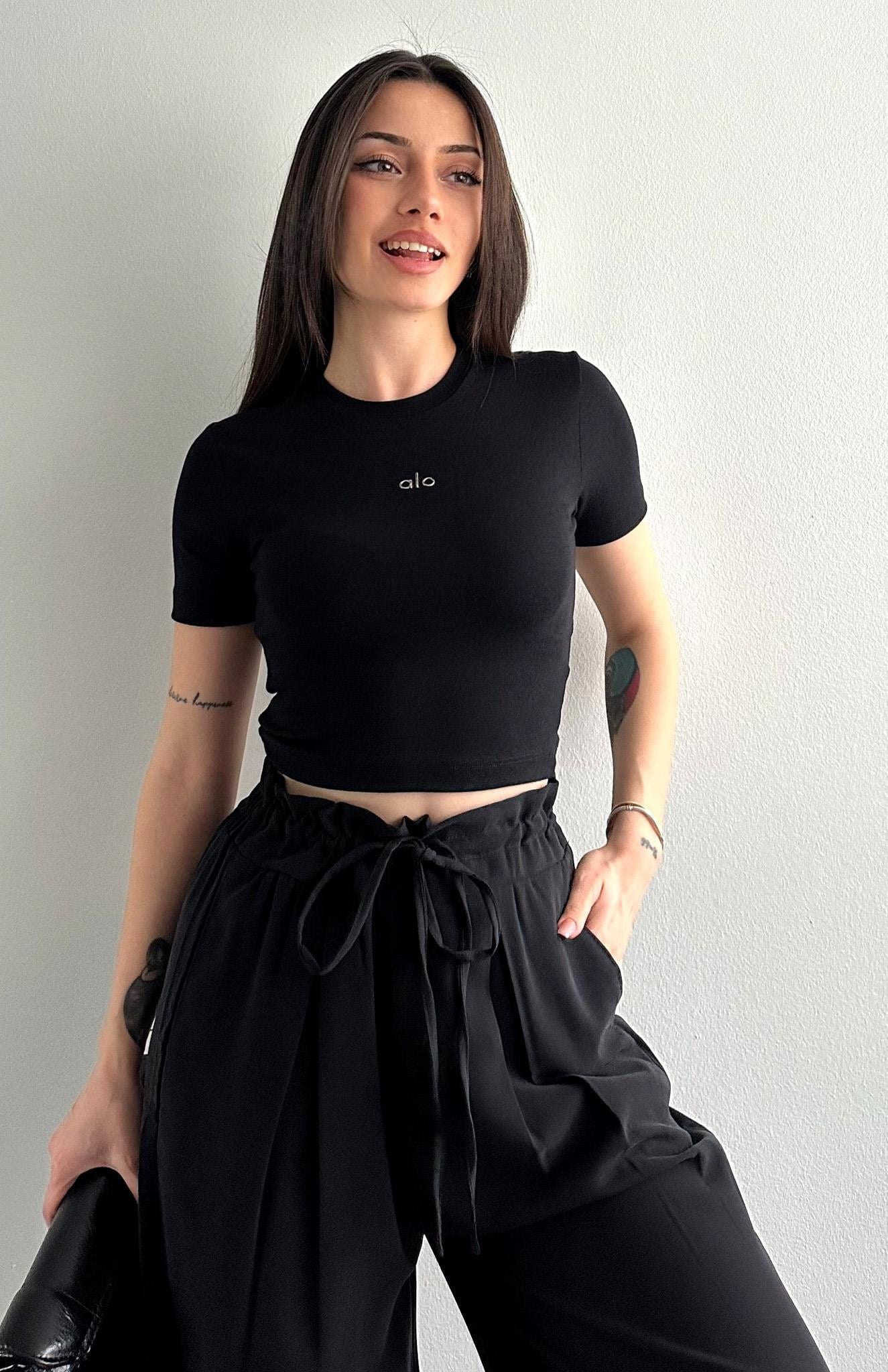 Alo Baskılı Kısa Crop Tshırt SİYAH