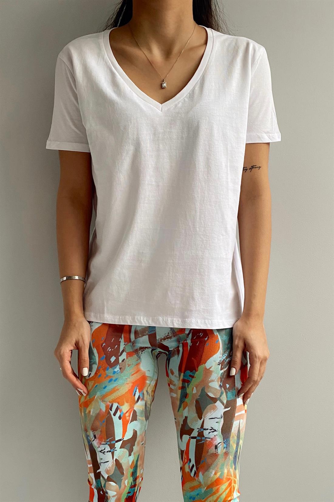 V Yaka Basıc Tshırt BEYAZ