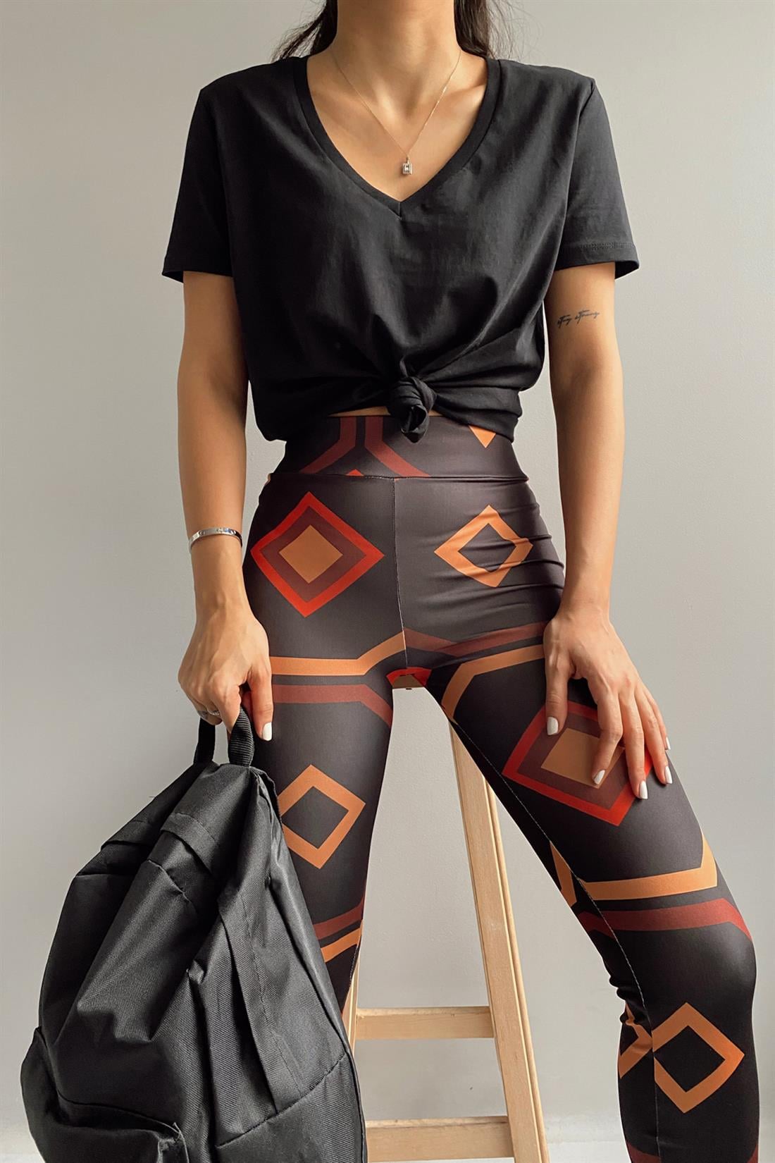 V Yaka Basıc Tshırt SİYAH