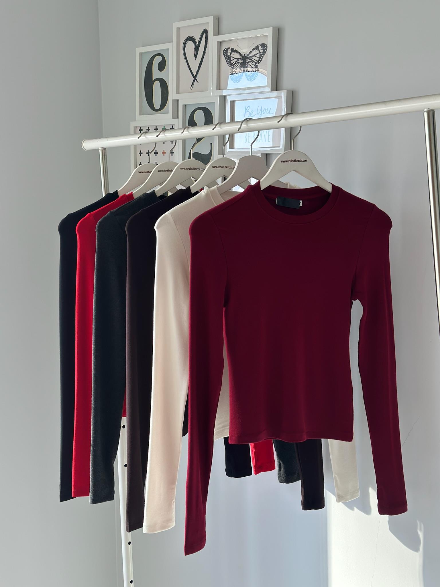 24 PARMAK GEÇMELİ BLUZ