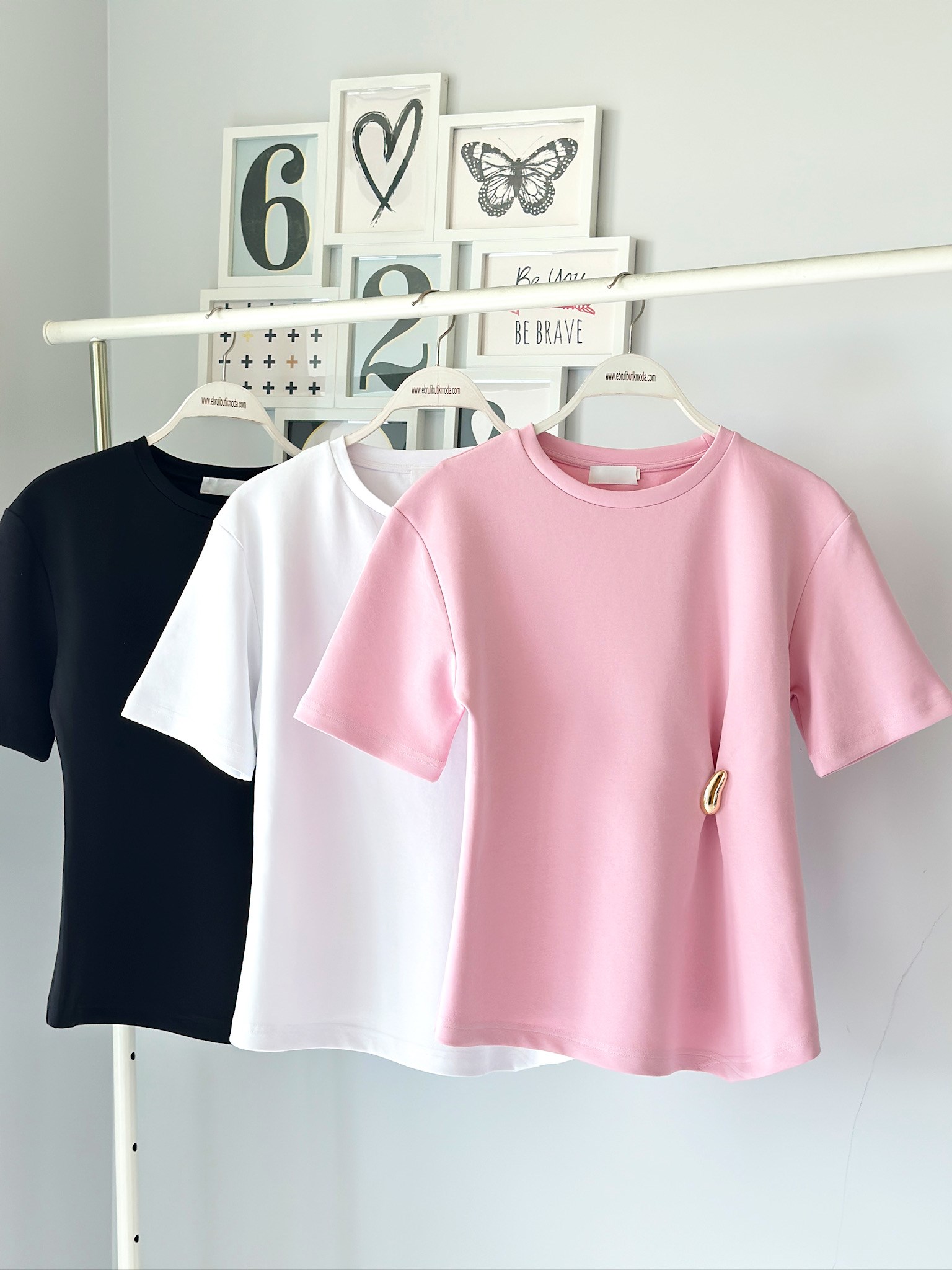 AKSESUAR DETAYLI TSHIRT