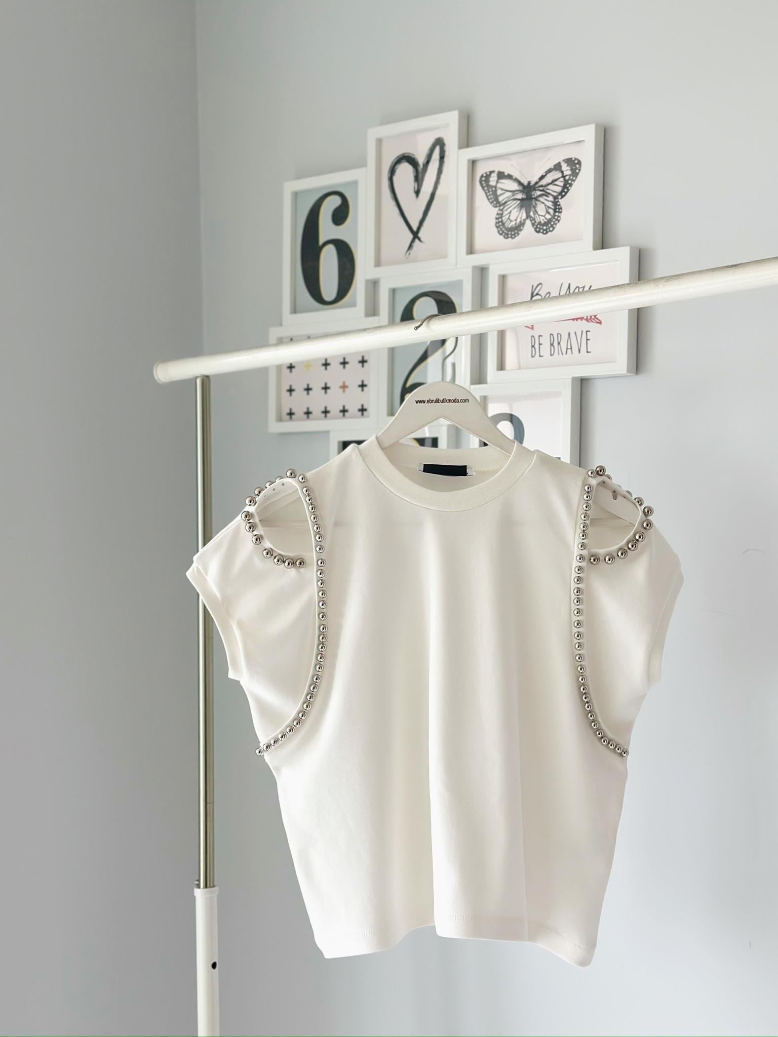 BONCUK DETAYLI TİŞÖRT