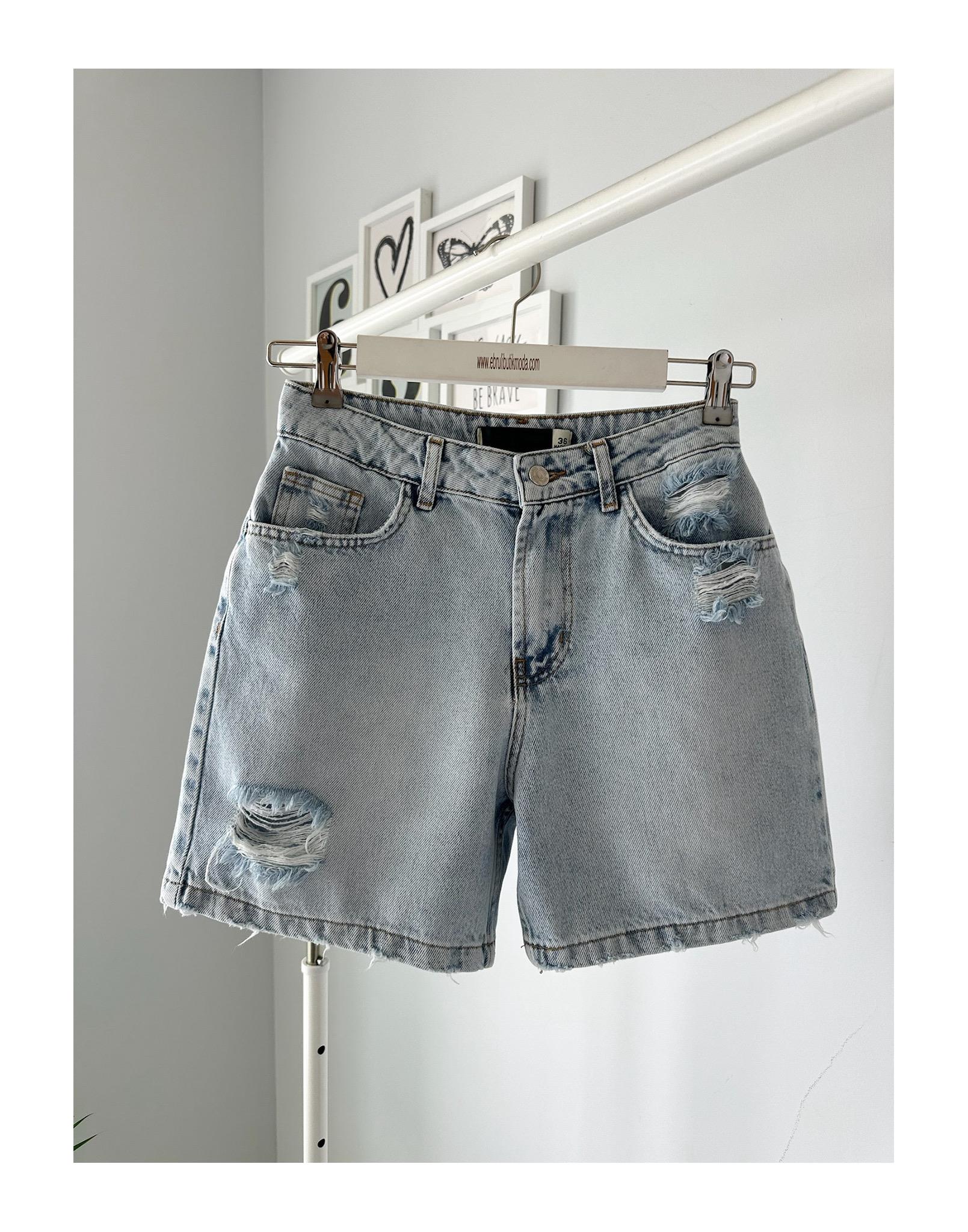 BUZ MAVİ YIRTIKLI ŞORT