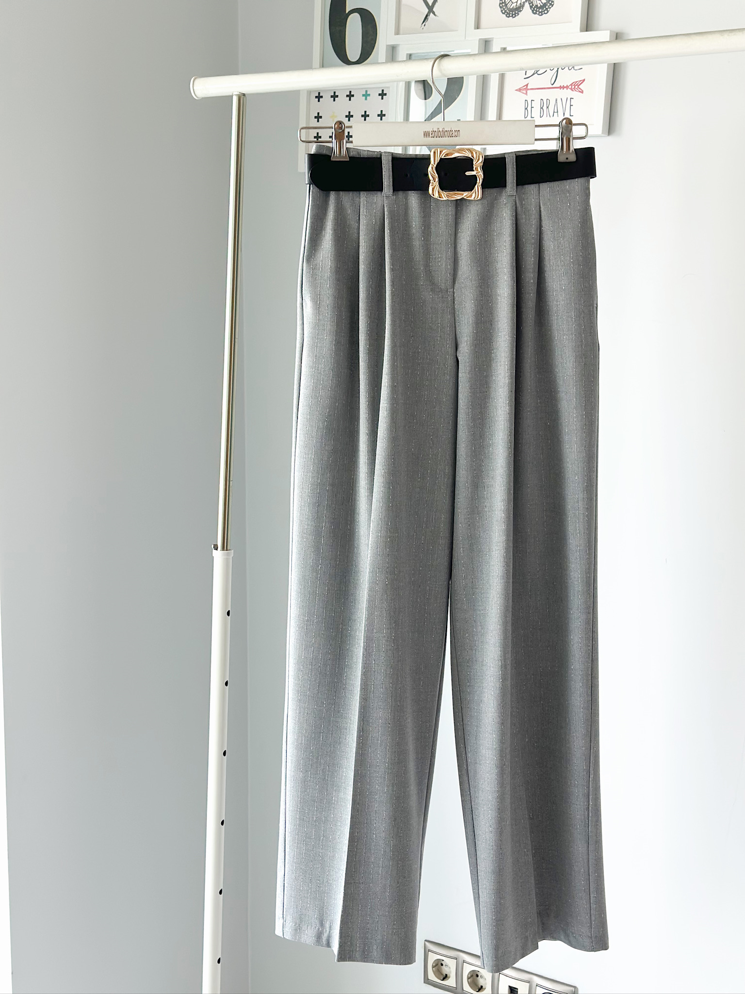 KEMERLİ GRİ DOKULU PANTOLON