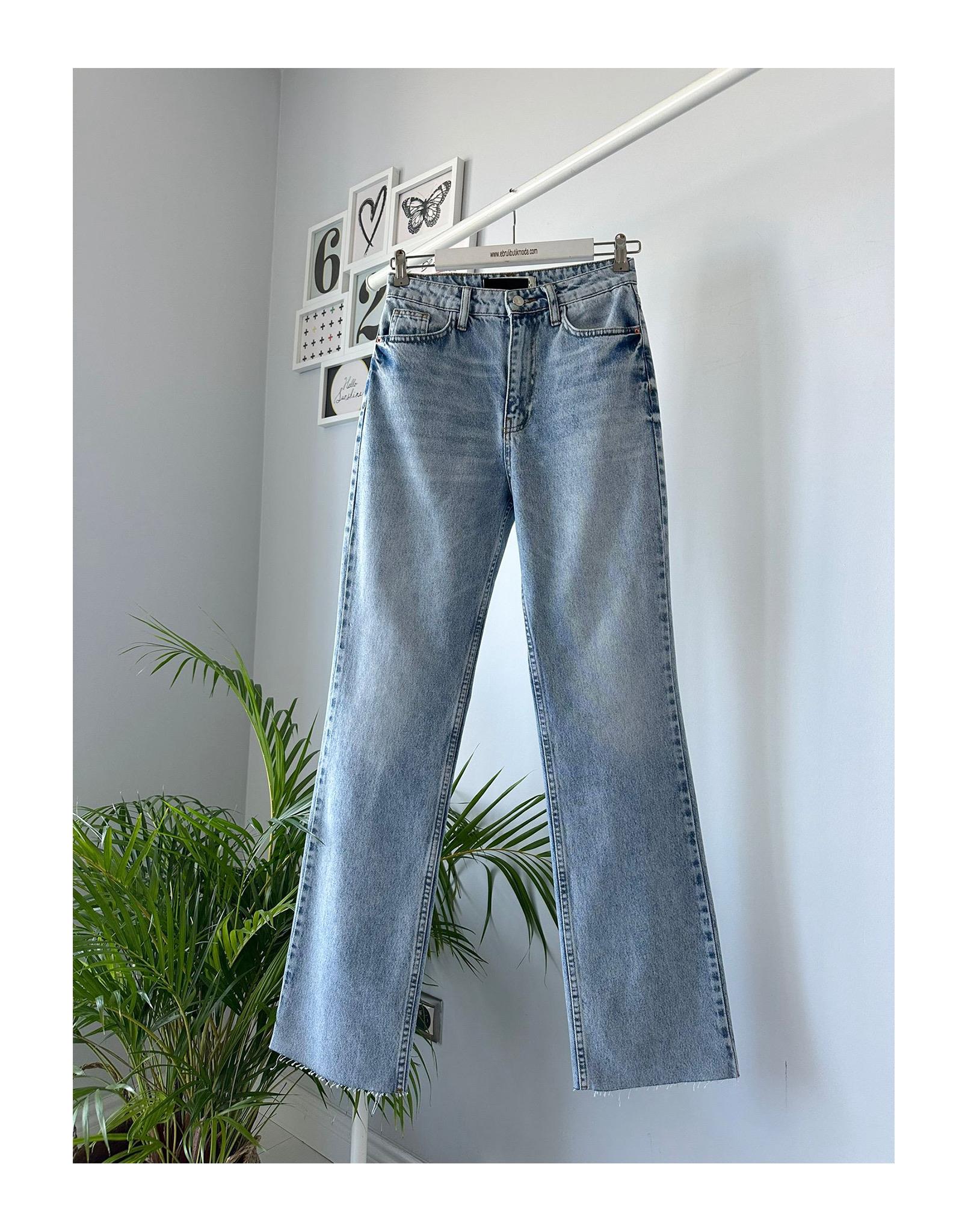 LIGHT BLUE WIDE LEG JEAN