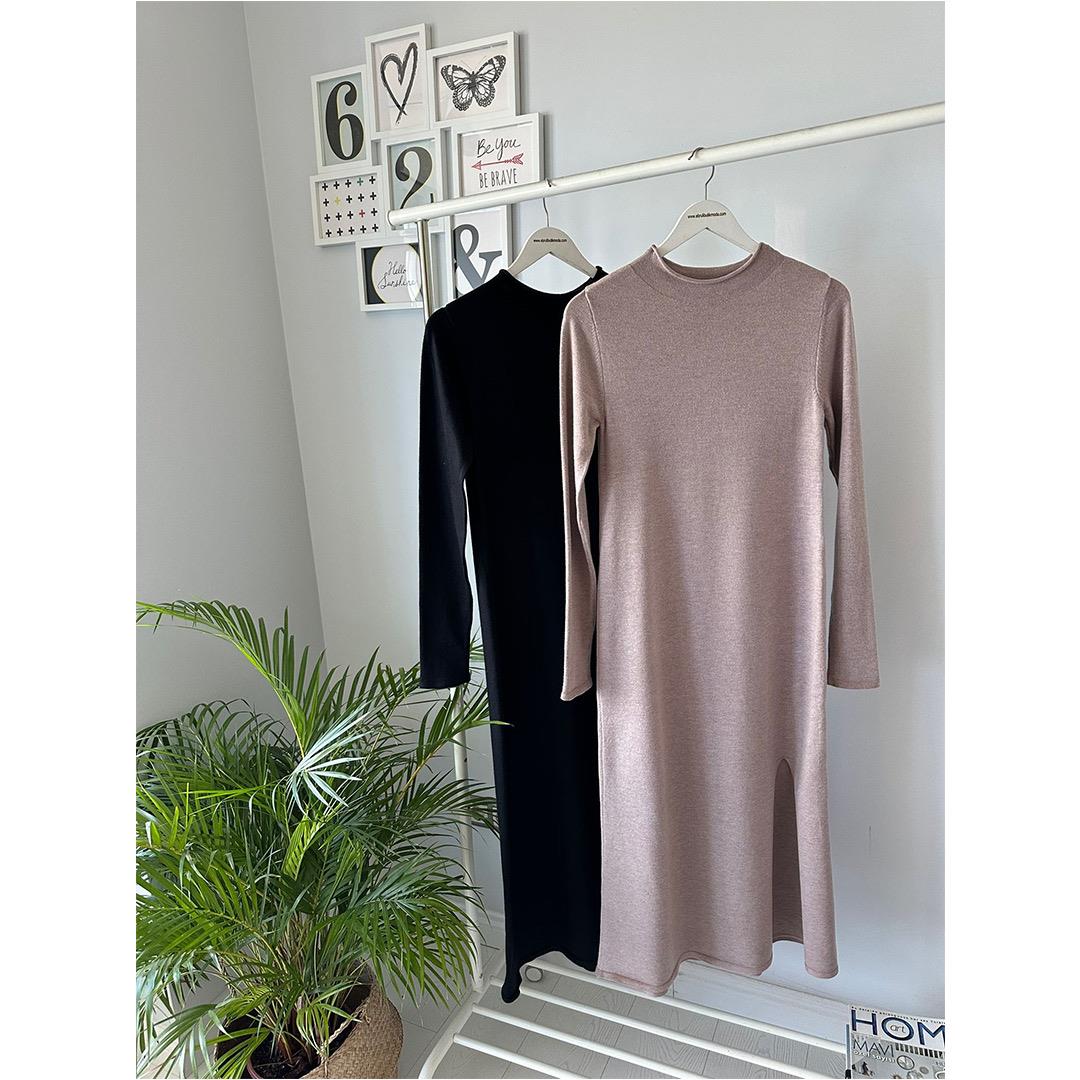 ÖNDEN YIRTMAÇLI TRİKO ELBİSE