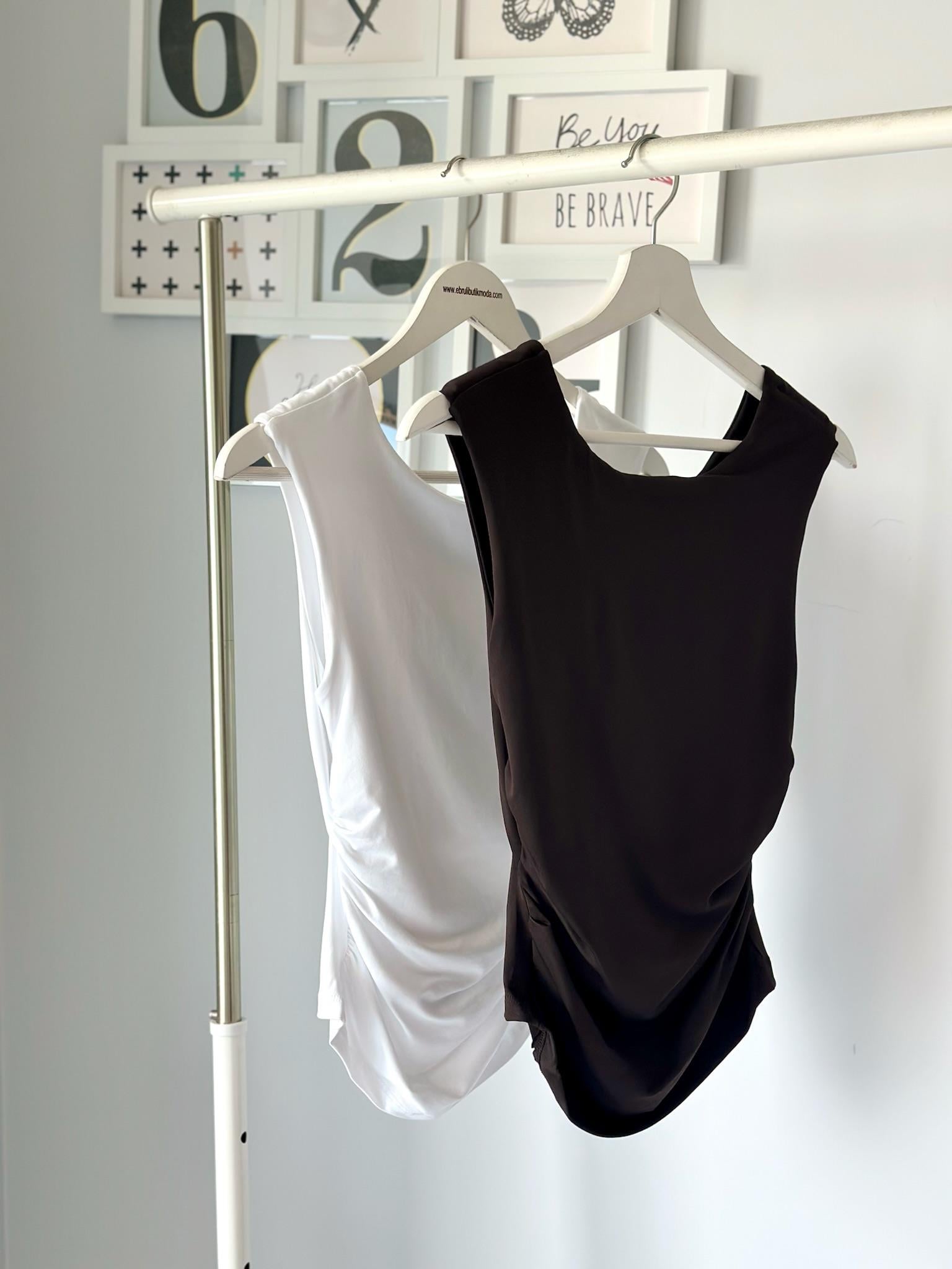 SIRT DETAYLI BÜZGÜLÜ BLUZ