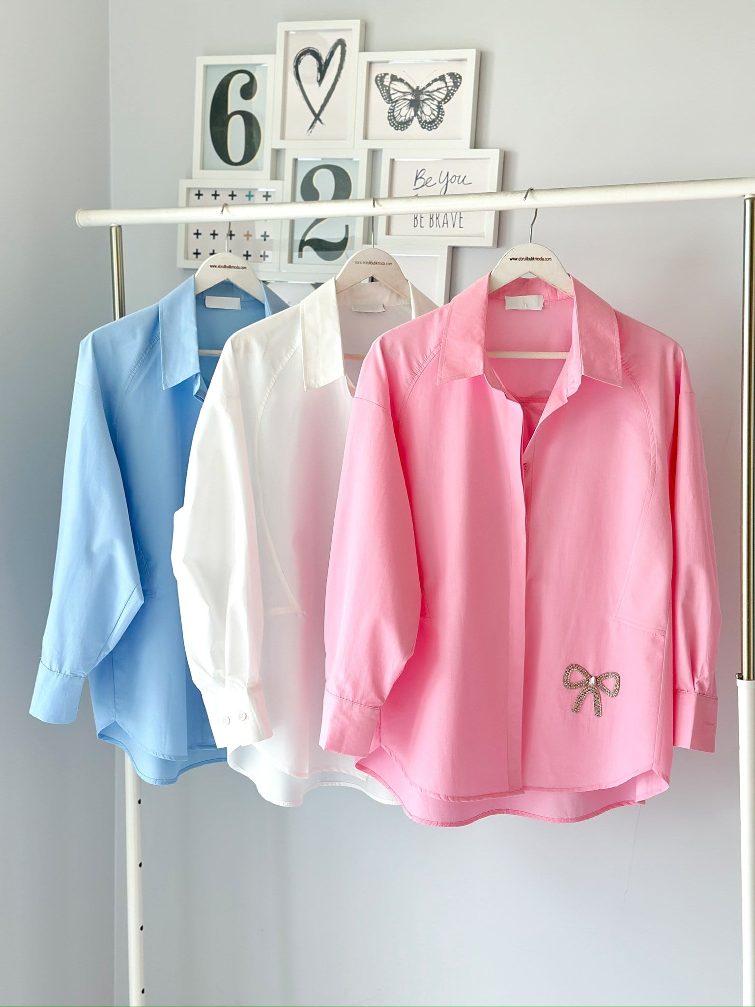 TAŞLI FİYONKLU GÖMLEK