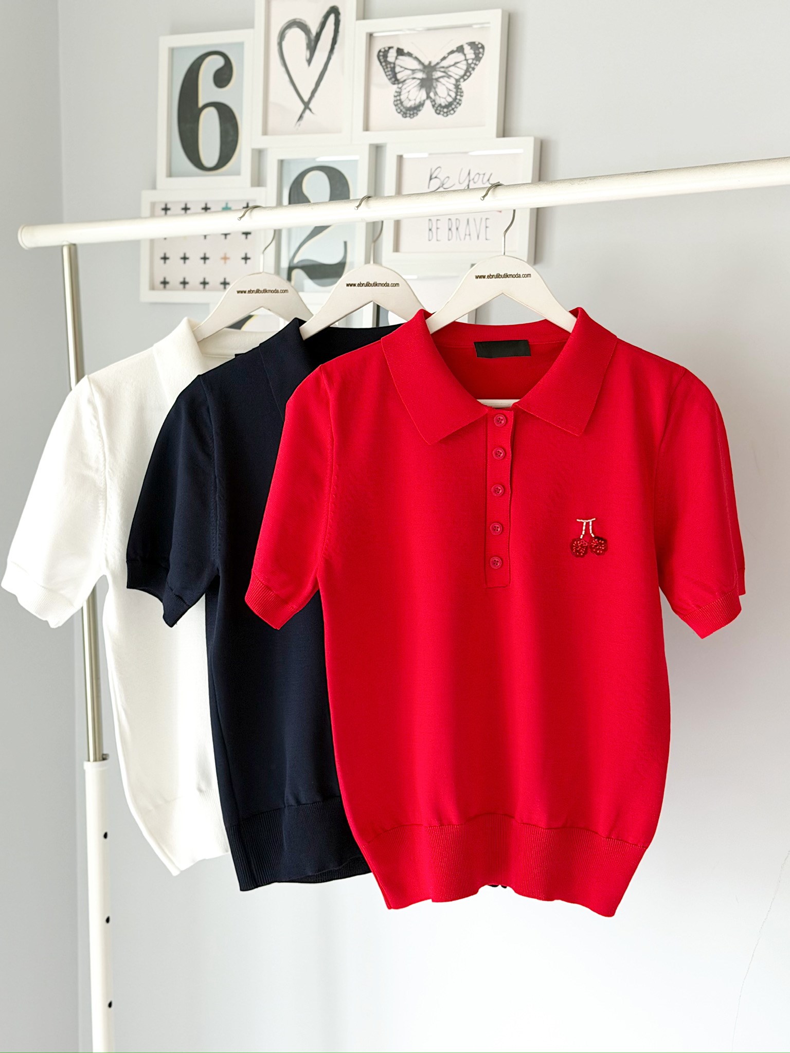 VİŞNE NAKIŞLI YARIM KOL TRİKO