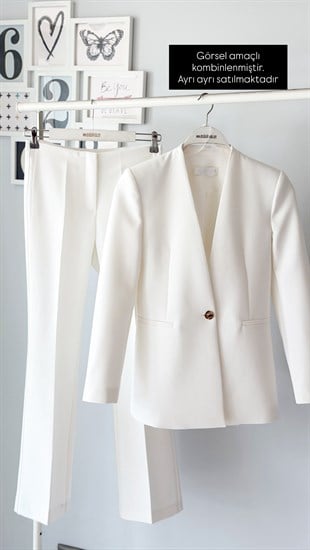 BEYAZ YAKASIZ VÜCUDA OTURAN BLAZER