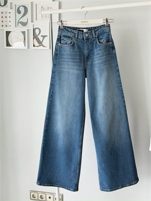COMFORT WIDE LEG JEAN
