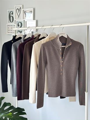 DİK YAKA ÇITÇIT DÜĞMELİ KAZAK