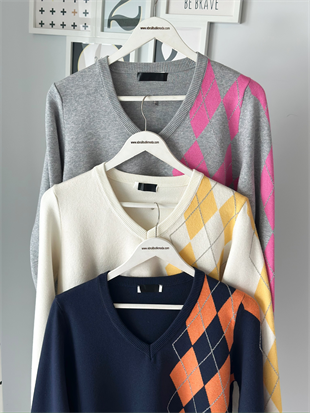 V YAKA BAKLAVA DESEN TRİKO