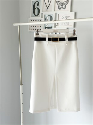 YIRTMAÇ DETAYLI KEMERLİ ETEK