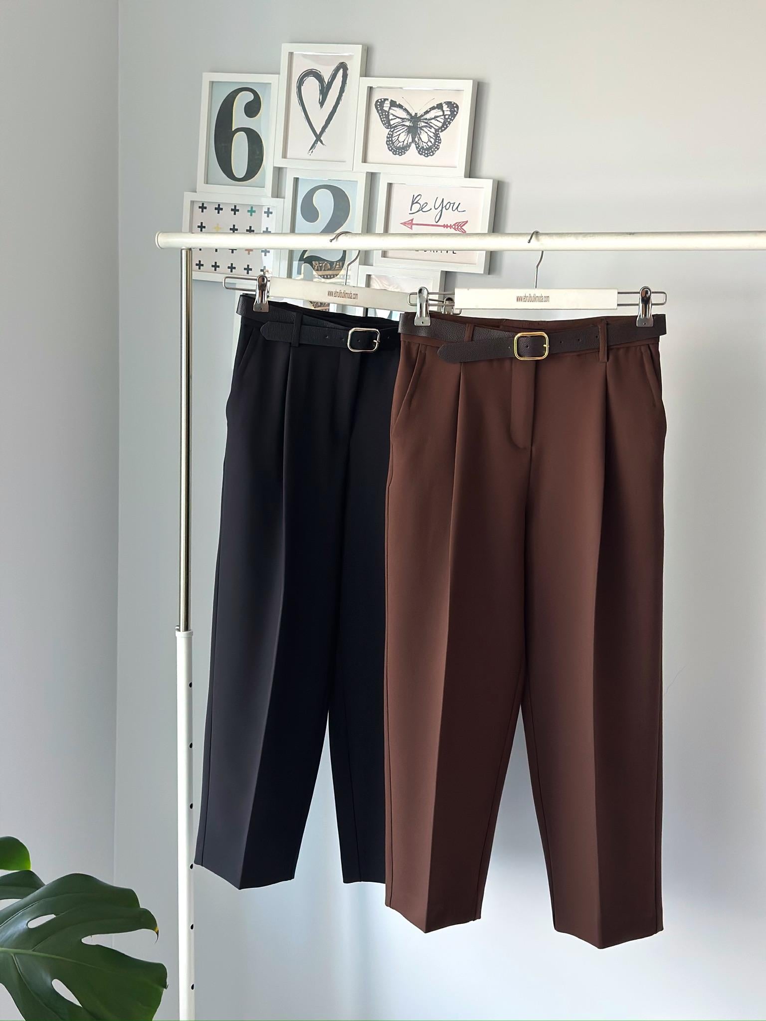 25 KEMERLİ PENSLİ PANTOLON