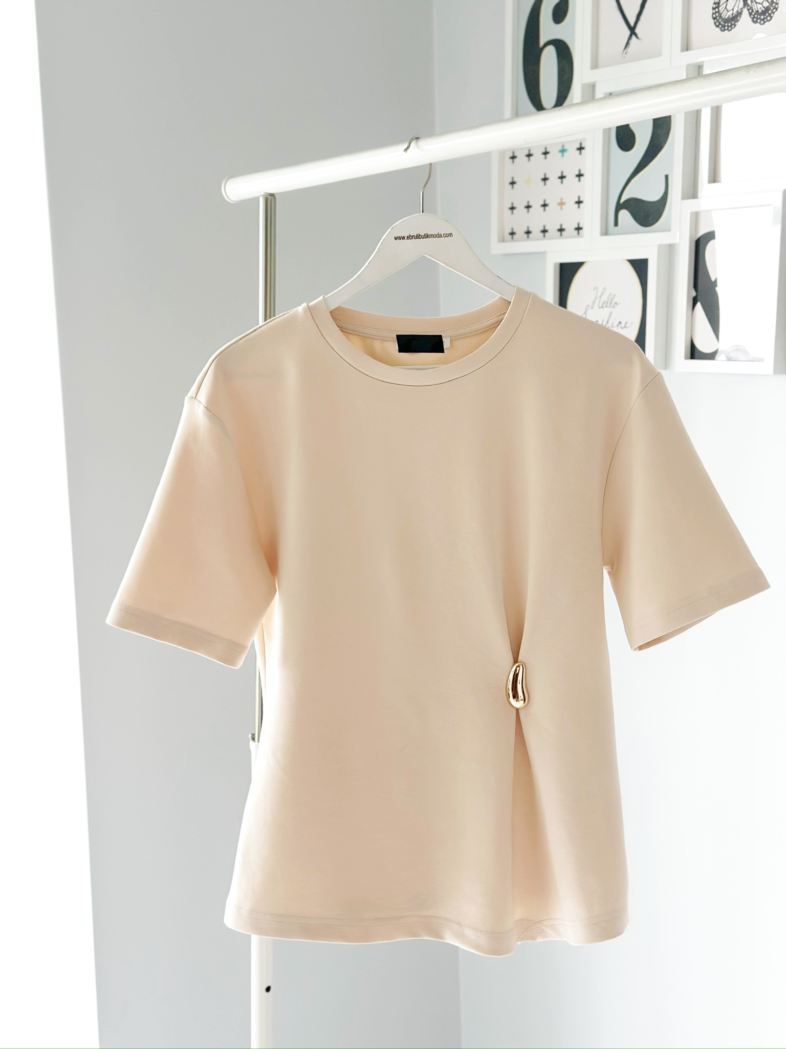 AKSESUAR DETAYLI TSHIRT